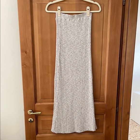 Gray Ribbed Knit Skirt - Picture 2 of 5